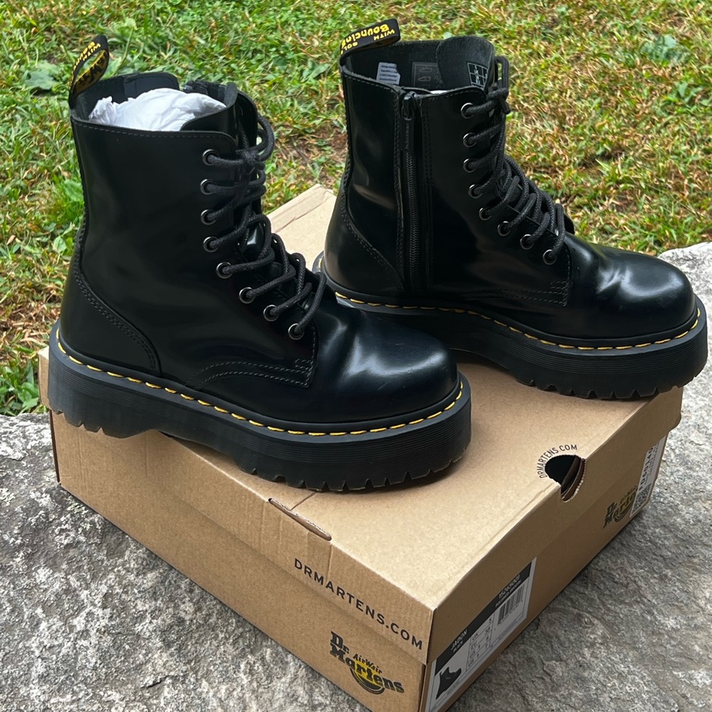 *Trending* NIB Doc Martens Jadon (polished smooth) quad retro